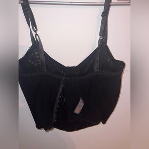 Cute lingerie; black n plain. Nice fit